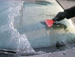 Замерзают стекла в машине изнутри: что делать?