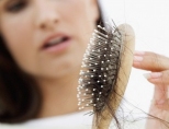 Сильно выпадают волосы: что делать и как лечить?