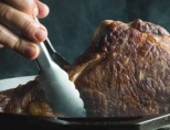 Как пожарить стейк из говядины на сковороде?