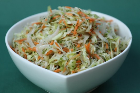 Салат из молодой капусты с морковью