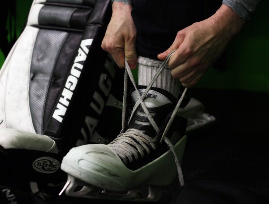 Как правильно шнуровать коньки хоккейные