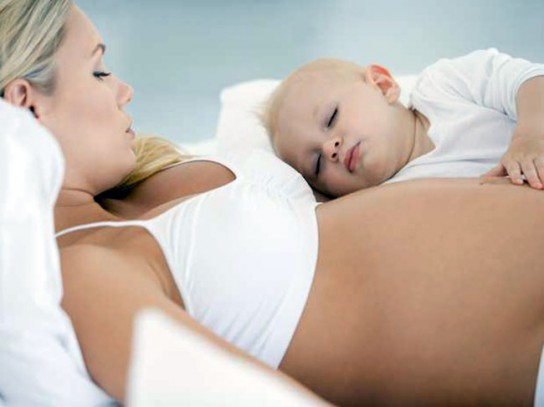 Кормление грудью во время беременности: можно или нельзя?