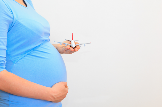 Перелеты во время беременности: можно ли летать? Опасно или нет?
