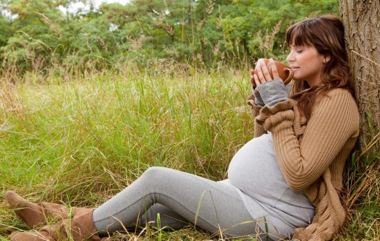 Что нужно знать  беременной женщине, прежде чем взять в руки бокал с безалкогольным пивом?