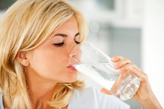 Как правильно пить воду: эффективные методики
