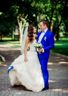 Свадьба в синем, но невеста — в белом