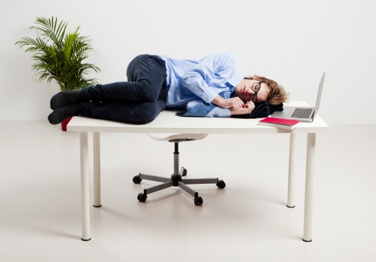 Сонливость на работе: причины её появления