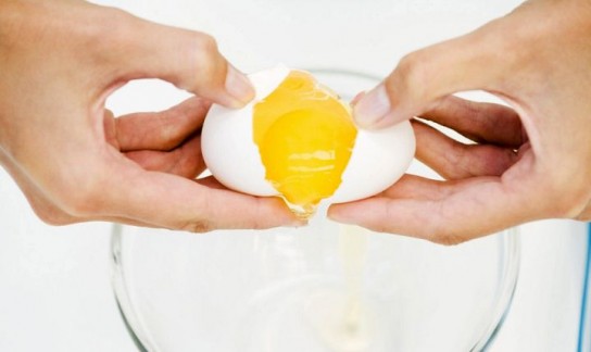 Применение питательной маски с яичными белками