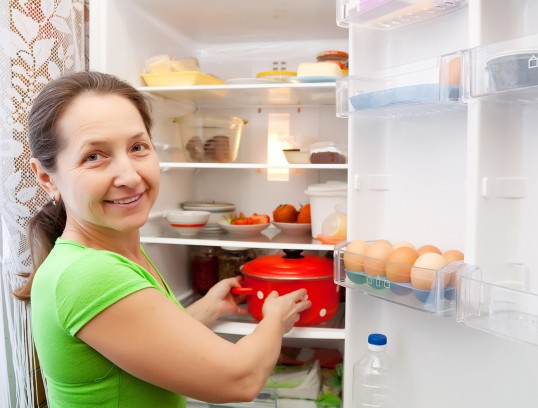Почему холодильник – не место для горячих блюд
